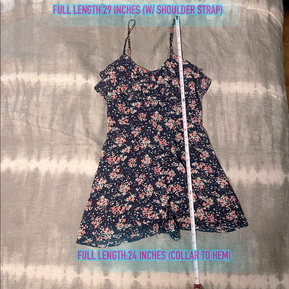Candie’s Fitted Floral Short Romper Dress with Gold
Braided Belt Accessory Sz 1
